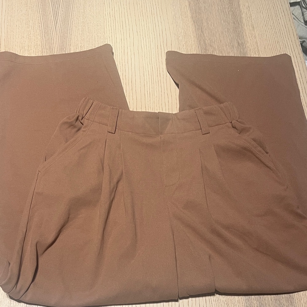 HALARA Tan Pleated Pants